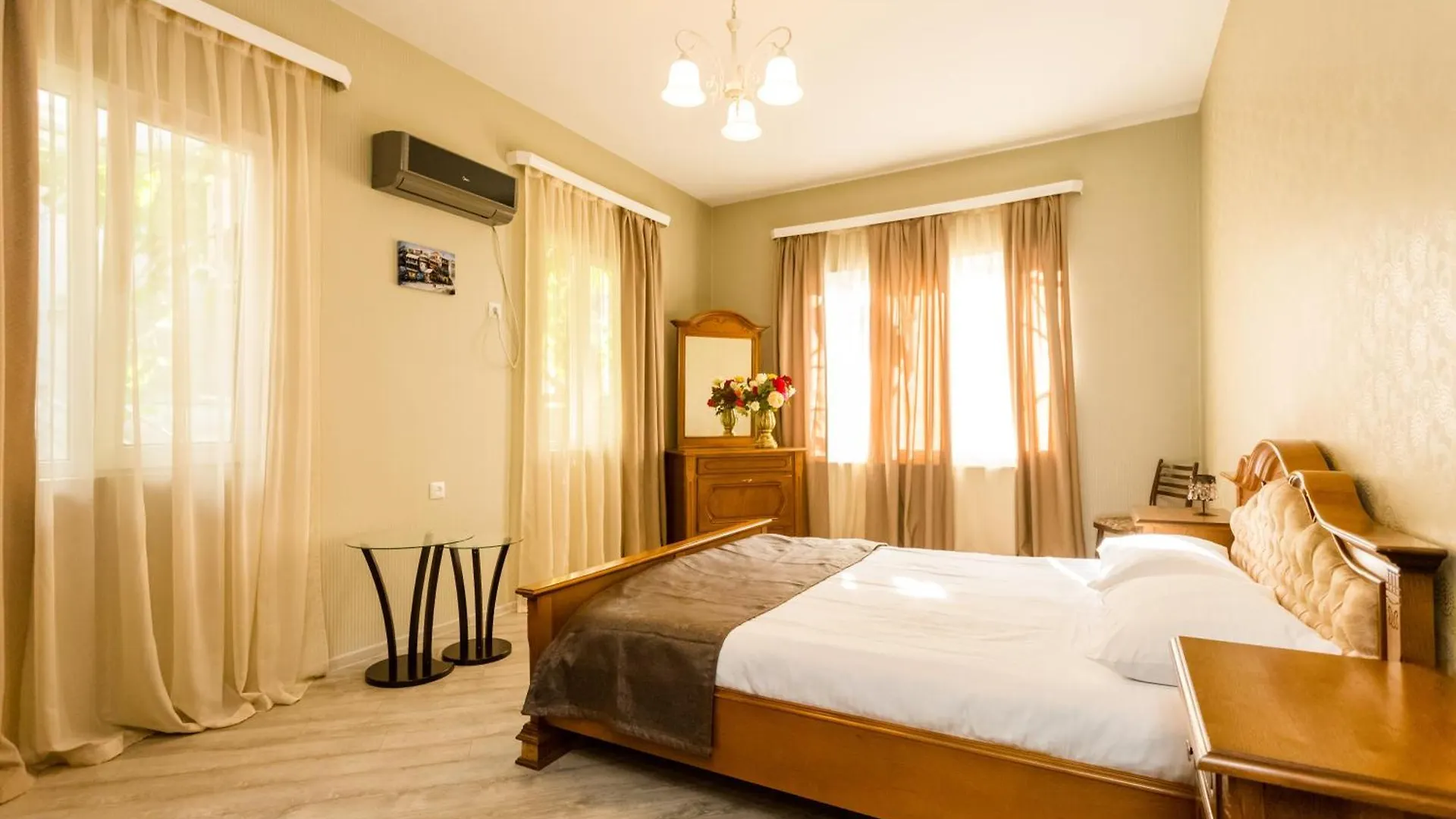 Rustaveli Three Bedroom Apartment Duplex With A Yard Tbilisi Gruzie