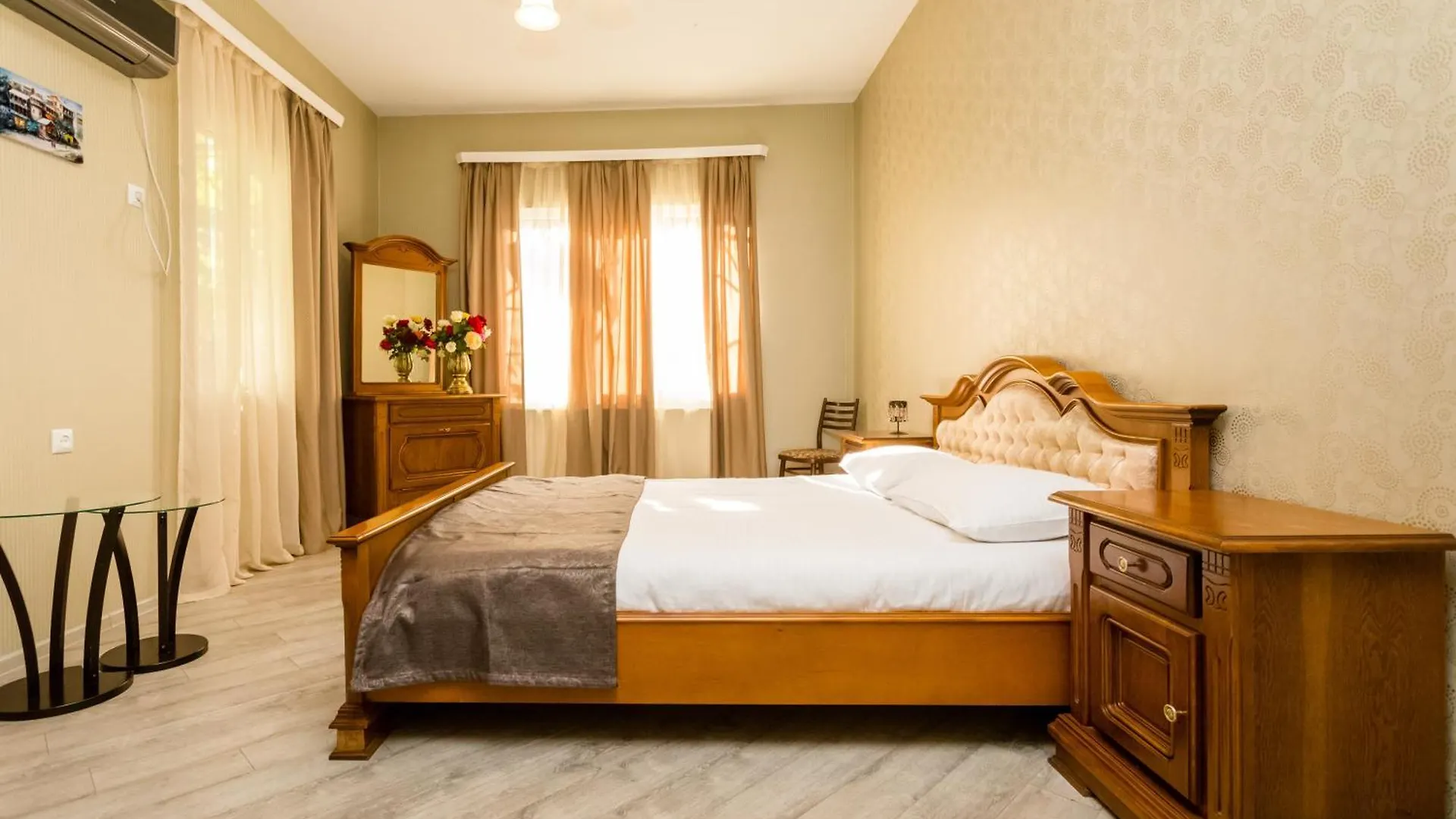Rustaveli Three Bedroom Apartment Duplex With A Yard Tbilisi 0*,